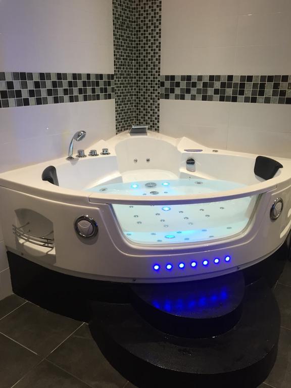 Le Love Spa Lyon Zewnętrze zdjęcie