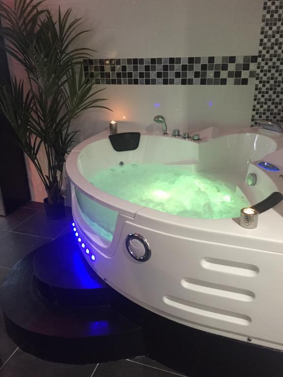 Le Love Spa Lyon Pokój zdjęcie