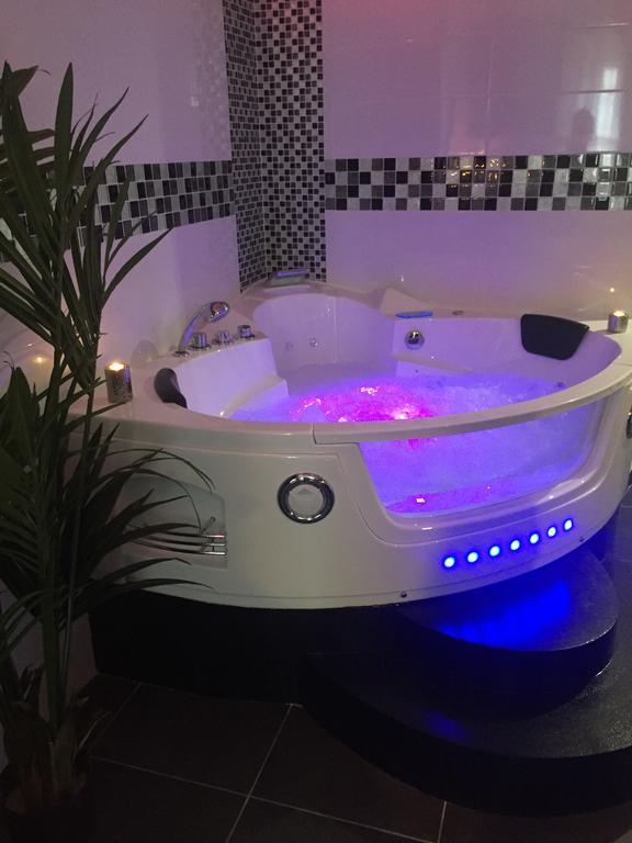 Le Love Spa Lyon Zewnętrze zdjęcie